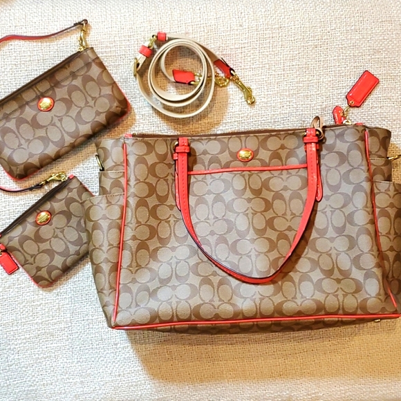 Coach Handbags - COACH PEYTON 3 PC SIGNATURE SET